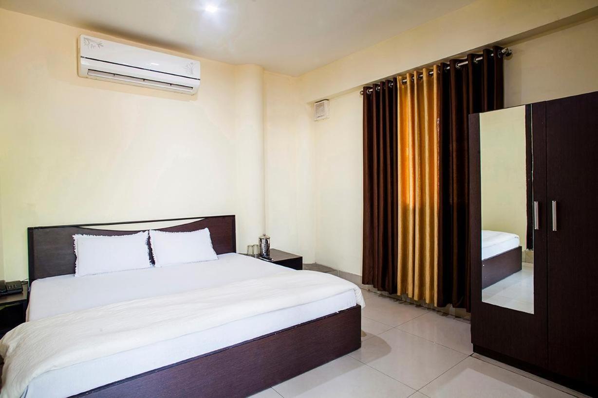 Hotel Sunshine Kāshīpur Kültér fotó