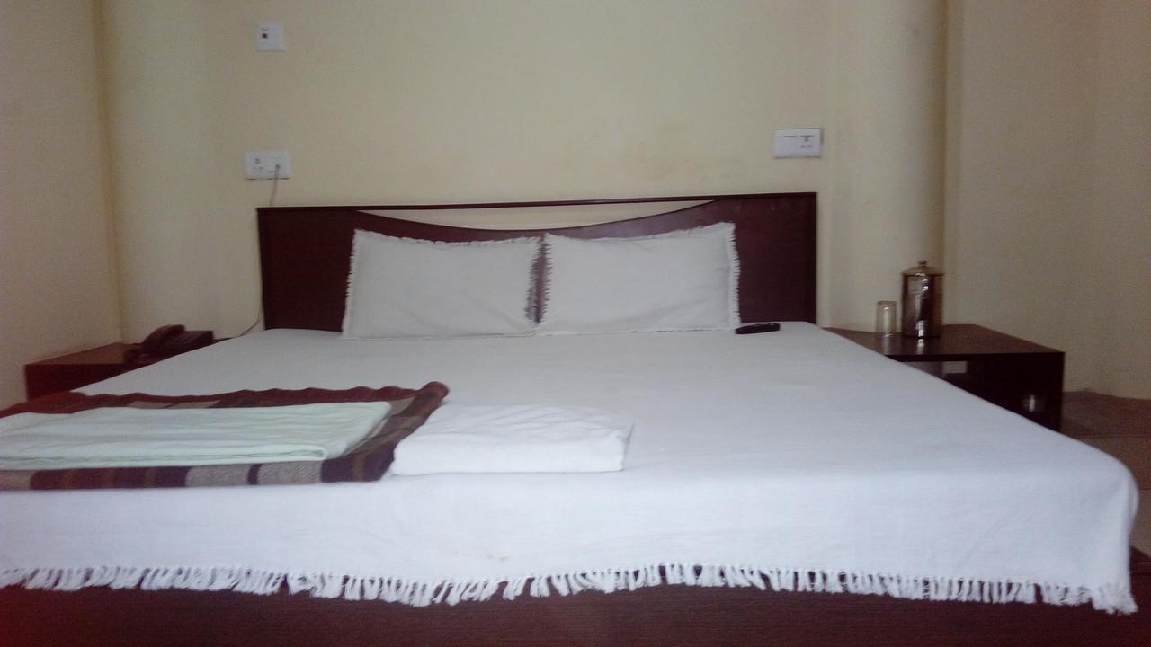 Hotel Sunshine Kāshīpur Kültér fotó